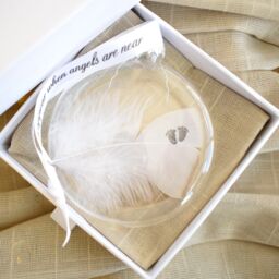 Amaya Rose Ltd In Memory of Baby, Baby Feet Feather Round Bauble Gift Boxed. Memorial in Clear - thumbnail 4