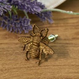 Melody Maison Bumblebee Drawer Knob 5.5cm X 5.5cm in Gold - Size: 5.5 cm X 5.5 cm - thumbnail 2