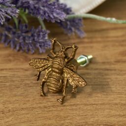 Melody Maison Bumblebee Drawer Knob 5.5cm X 5.5cm in Gold - Size: 5.5 cm X 5.5 cm - thumbnail 3