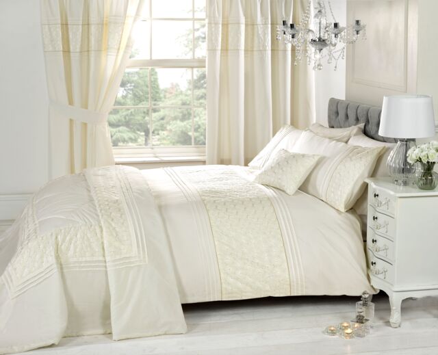 Rapport Home Everdean Polycotton Duvet Cover Set With Pillowcase in Cream - Size: Single - image 1