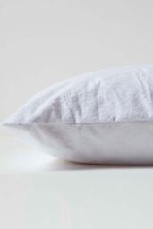 Homescapes Terry Towelling Waterproof Pillow Protectors Standard Size, Pack of 4 in White - thumbnail 3