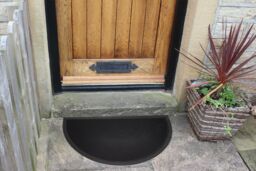 JVL Sesia Halfmoon Rubber Pin Scraper Doormat 40x70cm in Black - Size: 40 cm x 70 cm - thumbnail 2