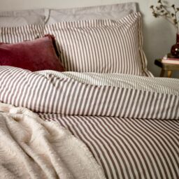 Yard Hebden Striped 100% Cotton Duvet Cover Set in Dark Red - Size: King - thumbnail 2
