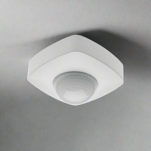 CGC Lighting Surface Mount PIR Motion Sensor IP20 White Ceiling or Wall Mount - image 1