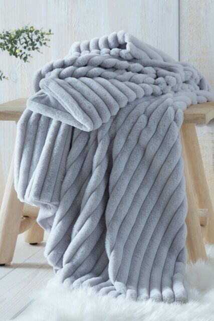 Appletree 'Morritz' Faux Fur Throw in Grey - Size: 130 cm x 180 cm - image 1