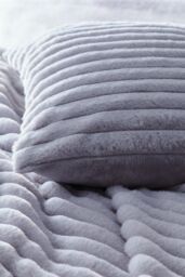 Appletree 'Morritz' Faux Fur Throw in Grey - Size: 130 cm x 180 cm - thumbnail 2
