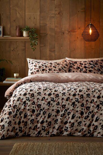 Fusion 'Cosy Leopard' Fleece With Sherpa Reverse Duvet Cover Set in Natural - Size: Super King - image 1