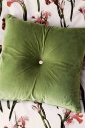 Ted Baker 'TB Branded' Cotton Velvet Button Cushion in Green - Size: 50 cm x 50 cm - thumbnail 2