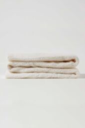 Homescapes Deep Fitted Fleece Underblanket in White - Size: Small Double - thumbnail 4