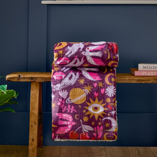 Furn Enchanted Printed Fleece Throw in Pink - Size: 130 cm x 180 cm - image 1