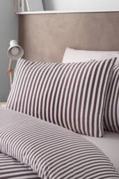 Catherine Lansfield 'Epping Textured Stripe' Reversible Duvet Cover Set in Chocolate - Size: Super King - thumbnail 3