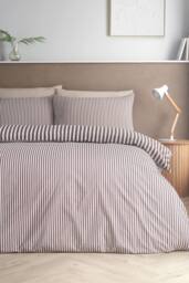 Catherine Lansfield 'Epping Textured Stripe' Reversible Duvet Cover Set in Chocolate - Size: Super King - thumbnail 2