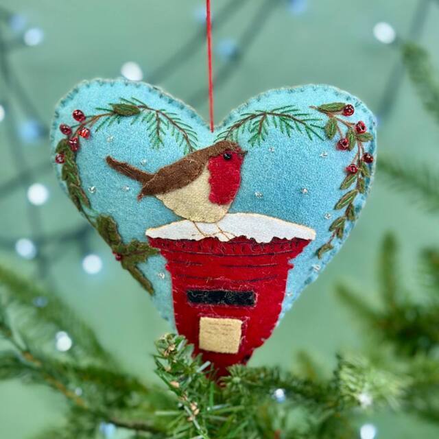The Alphabet Gift Shop Felt Fabric Heart Robin On Postbox Bauble in Red