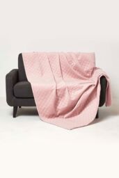 Homescapes Diamond Quilted Velvet Throw in Pink - Size: 150 cm x 200 cm - thumbnail 1