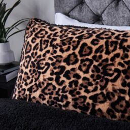 OHS Leopard Sherpa Fleece Reversible Duvet Cover Set with Pillowcase in Natural - Size: Double - thumbnail 3
