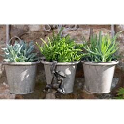 Jardinopia Chimpanzee Plant Pot Hanger - L11.5 x W7 x H4.5 cm in Bronze - thumbnail 2