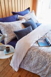 CHRISTY Luxury Quilted Velvet 'Jaipur' Throw in Dark Navy - Size: 140 cm x 200 cm - thumbnail 4