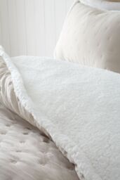 Catherine Lansfield 'Cosy Nori' Soft Sherpa Duvet Cover Set in Cream - Size: Single - thumbnail 3