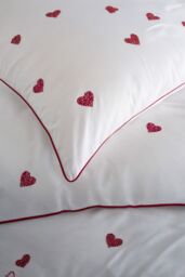 The Lyndon Company Filigree Hearts White & Red 100% Cotton Duvet Cover Set - Elegant Embroidered Bedding - Size: Super King - thumbnail 4