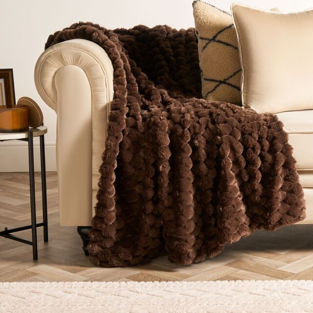 OHS Thick Waffle Faux Fur Soft Fleece Throw Warm Blanket in Chocolate - Size: 125 cm x 150 cm - image 1