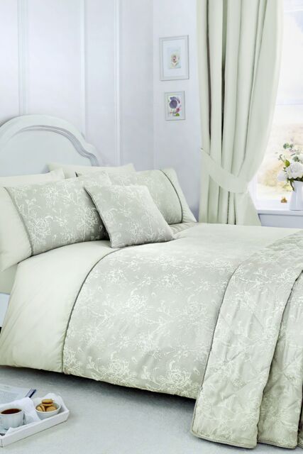 Dreams & Drapes 'Jasmine' Floral Jacquard Duvet Cover Set in Green - Size: Single - image 1