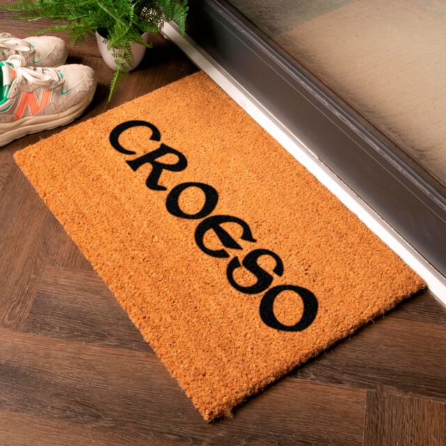 Artsy Mats Welsh Croeso 'Welcome' Doormat in Black - Size: 40 cm x 60 cm - image 1