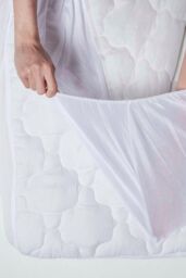 Homescapes Luxury Triple Fill Mattress Protector in White - Size: Single - thumbnail 5