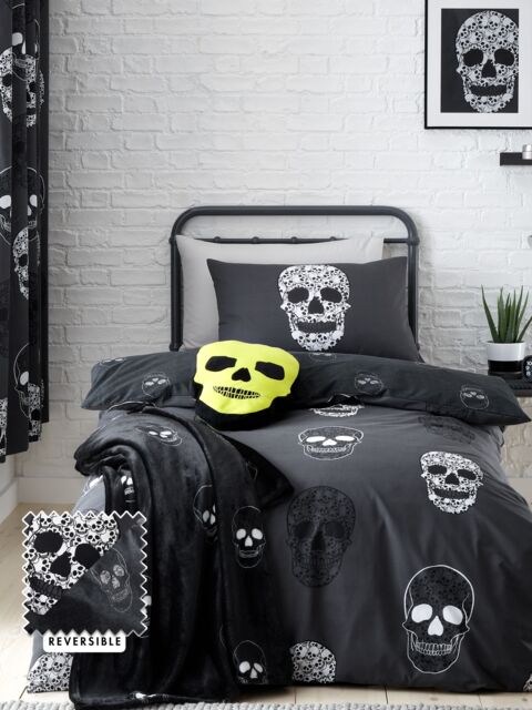 Catherine Lansfield 'Skulls' Halloween Duvet Cover Set in Grey - Size: Single - image 1