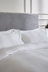 1951 'Serra' Luxury Satin Stripe 250 Thread Count Sateen Duvet Cover Set in White - Size: King - thumbnail 2