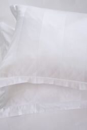 1951 'Serra' Luxury Satin Stripe 250 Thread Count Sateen Duvet Cover Set in White - Size: King - thumbnail 4