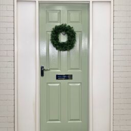 Samuel Alexander 45cm Colorado Christmas Door Wreath in Plain Green - thumbnail 2