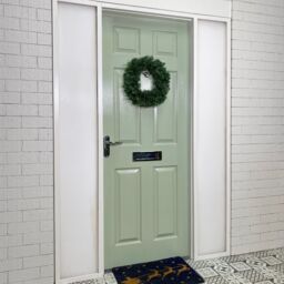 Samuel Alexander 45cm Colorado Christmas Door Wreath in Plain Green - thumbnail 4