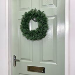 Samuel Alexander 45cm Colorado Christmas Door Wreath in Plain Green - thumbnail 3