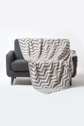 Homescapes Cotton Knitted Geometric Throw in Grey - Size: 130 cm x 170 cm