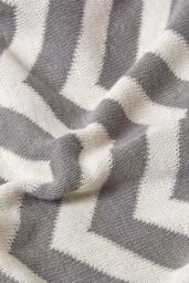 Homescapes Cotton Knitted Geometric Throw in Grey - Size: 130 cm x 170 cm - thumbnail 4
