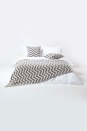 Homescapes Cotton Knitted Geometric Throw in Grey - Size: 130 cm x 170 cm - thumbnail 3