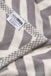 Homescapes Cotton Knitted Geometric Throw in Grey - Size: 130 cm x 170 cm - thumbnail 6