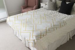 Benjamin Tate Design Golden Geo Pattern Blanket in Natural - Size: 120 cm x 150 cm - thumbnail 3
