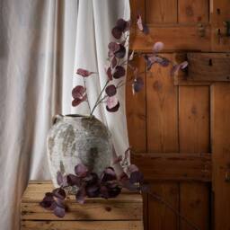 Lemon Pavilion Furniture and Decor Berried Eucalyiptus Stem - Plastic - L38 x W38 x H109 cm - Burgundy - thumbnail 3