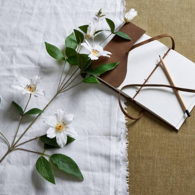 Lemon Pavilion Furniture and Decor Florida Clematis - Plastic - L25 x W25 x H77 cm - White - image 1