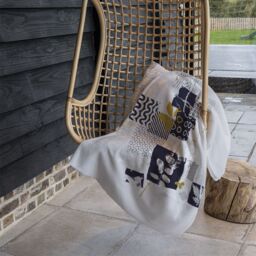 Benjamin Tate Design Geometric Squares & Leaves Blanket in Natural - Size: 120 cm x 150 cm - thumbnail 4