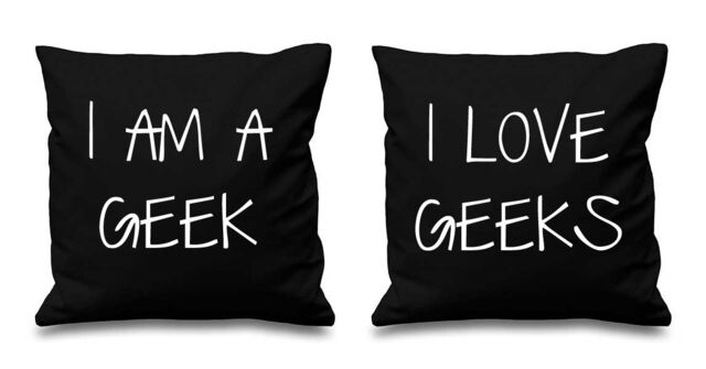 60 SECOND MAKEOVER I Am A Geek I Love Geeks Cushion Covers in Black - Size: 40 cm x 40 cm