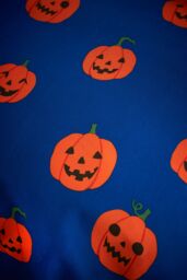 Catherine Lansfield 'Halloween Pumpkins' Reversible Duvet Cover Set in Navy - Size: King - thumbnail 5