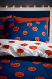 Catherine Lansfield 'Halloween Pumpkins' Reversible Duvet Cover Set in Navy - Size: King - thumbnail 3