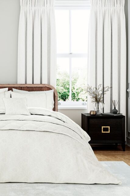 1951 'Ashleigh' Jacquard Duvet Cover Set in White - Size: Single - image 1