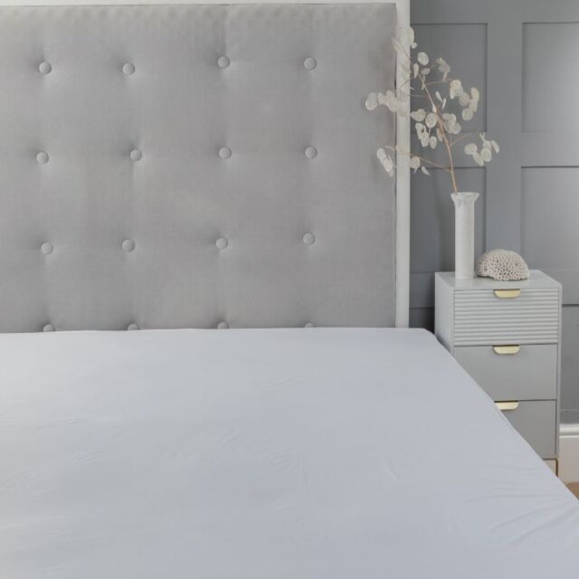 Snug City Anti Bed Bug Mattress Protector Waterproof Fully Encased Zipped Mattress Cover Dust Mite Proof in White - Size: King - image 1