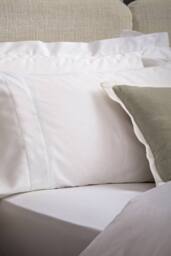 CHRISTY 'Balmoral' Luxury Cotton Sateen Hotel Duvet Cover Sets in White - Size: Double - thumbnail 4