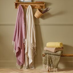 Wylder Nature Isla Woven Tasselled Throw in Green - Size: 130 cm x 180 cm - thumbnail 6