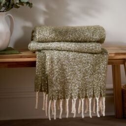 Wylder Nature Isla Woven Tasselled Throw in Green - Size: 130 cm x 180 cm