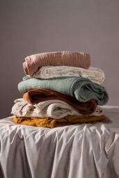 Yard Lark 100% Cotton Muslin Frayed Edge Throw in Light Pink - Size: 240 cm x 260 cm - thumbnail 6